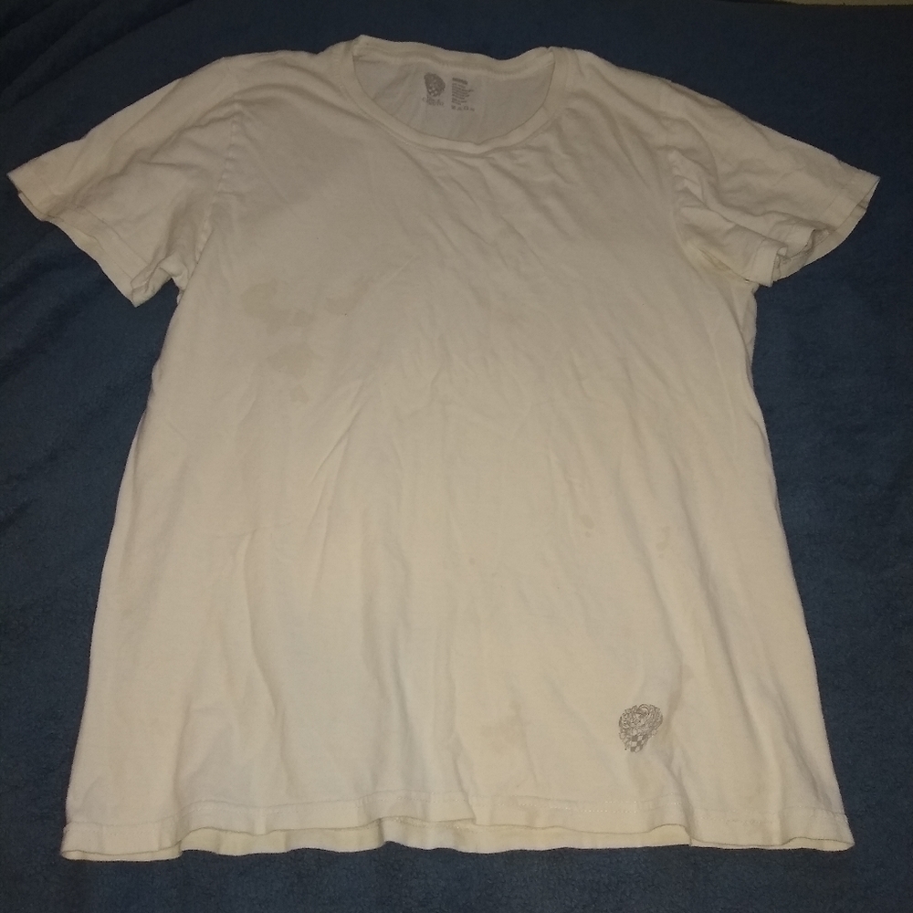Short sleeve crew Tee shirt.